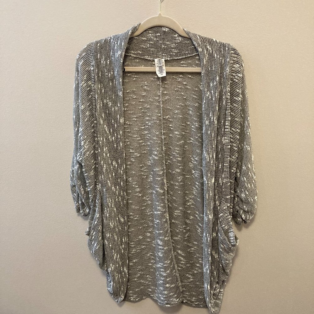 Grandma Core Cardigan Women’s Gray White Plus Sz 1X Pockets Quarter Sleeve Work